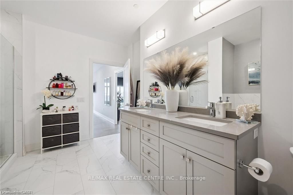 71 Wyndham Street S, Unit 608 - Photo 22