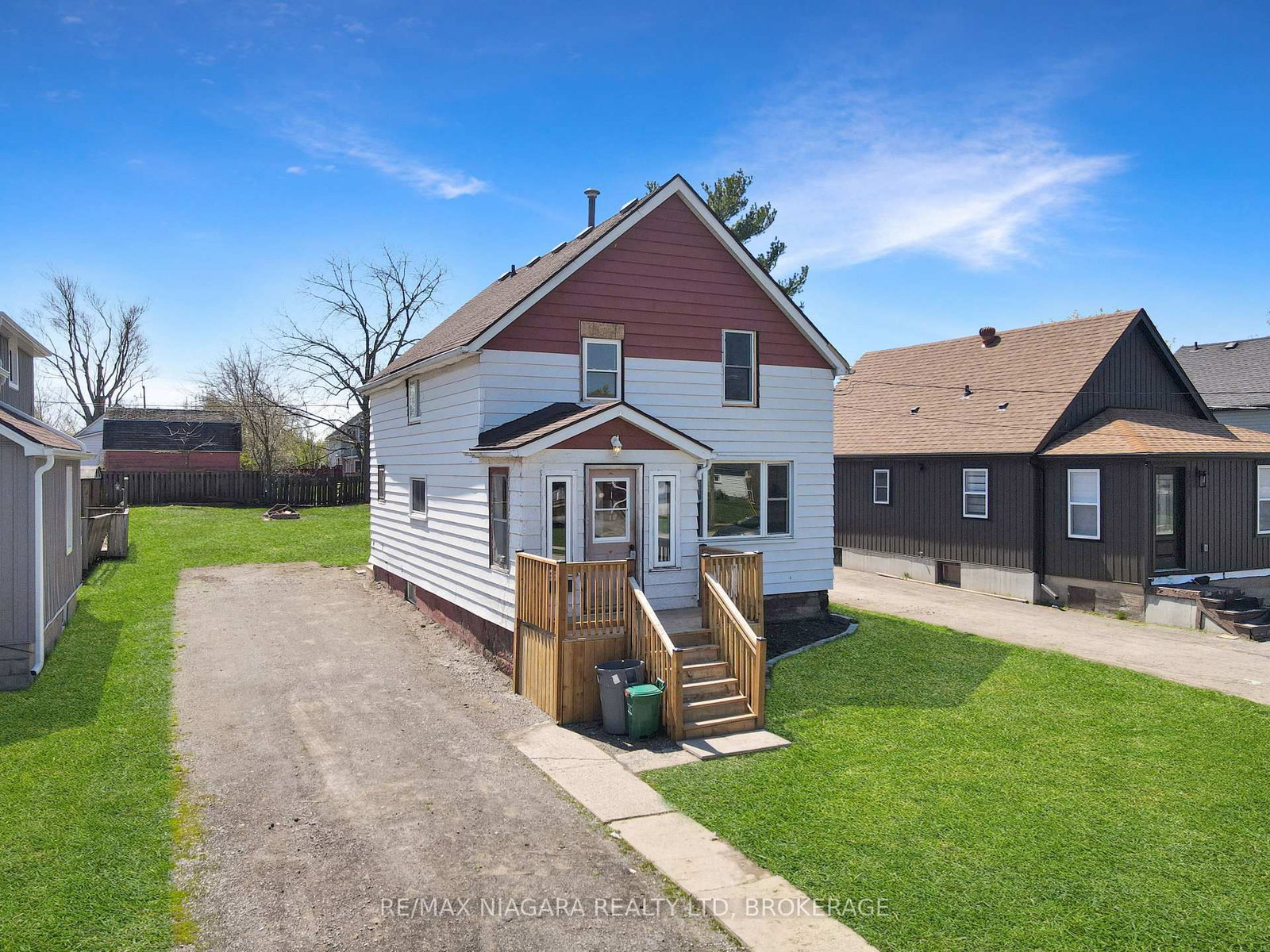 Detached House for sale at 351 Brock Street, Fort Erie, Ontario, L2A 2X4 - Central - MLS: X13034632