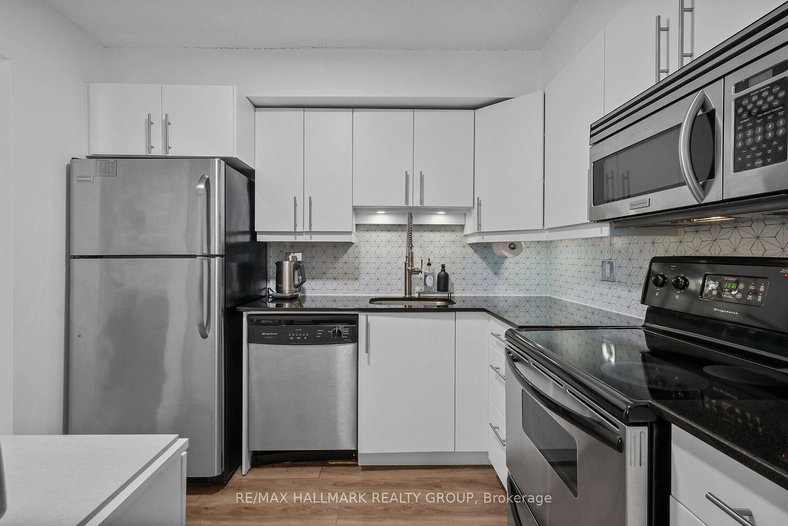 199 Kent Street, Unit 604 - Photo 19