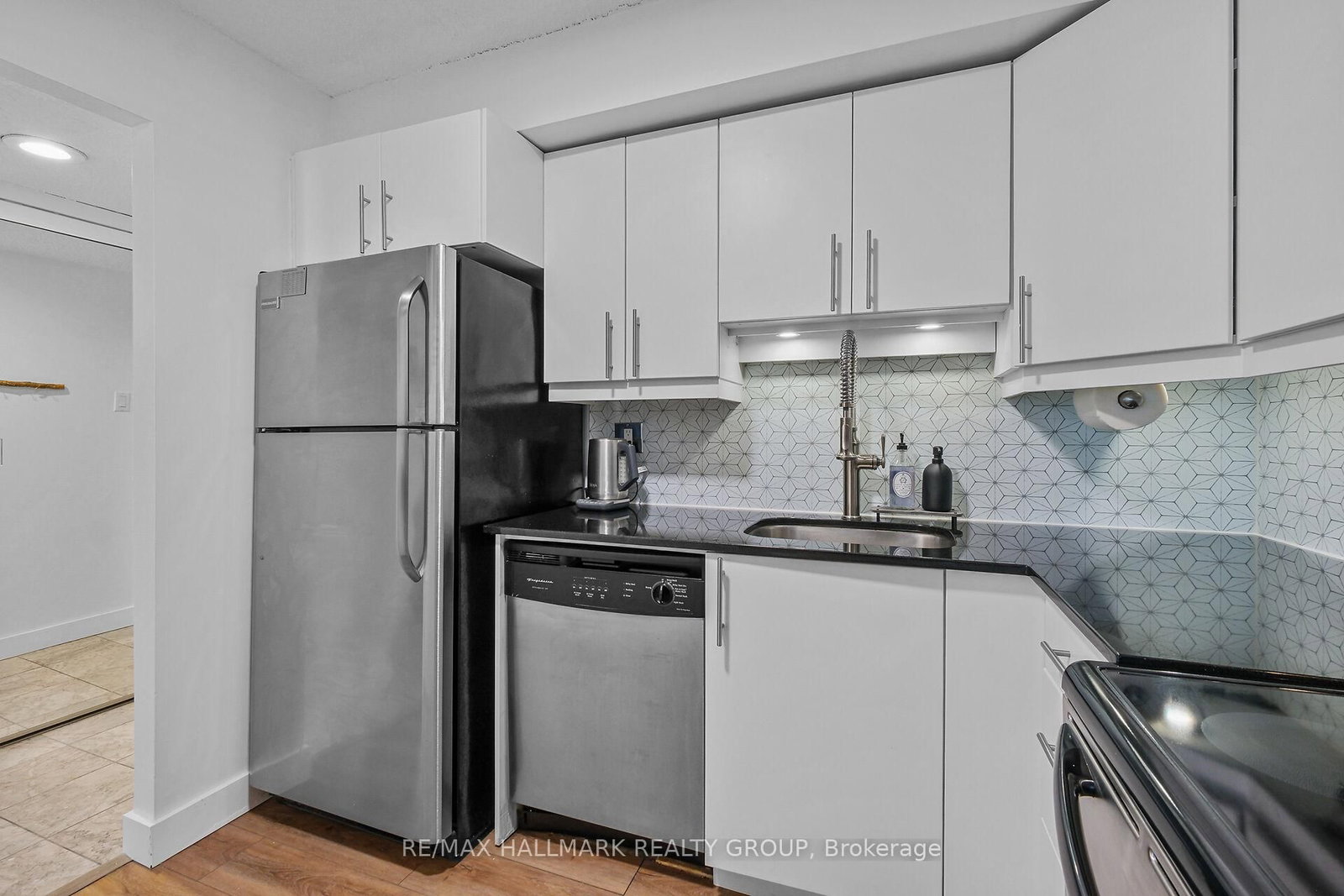 199 Kent Street, Unit 604 - Photo 21