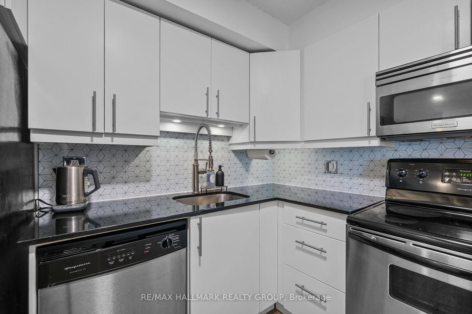 199 Kent Street, Unit 604 - Photo 22