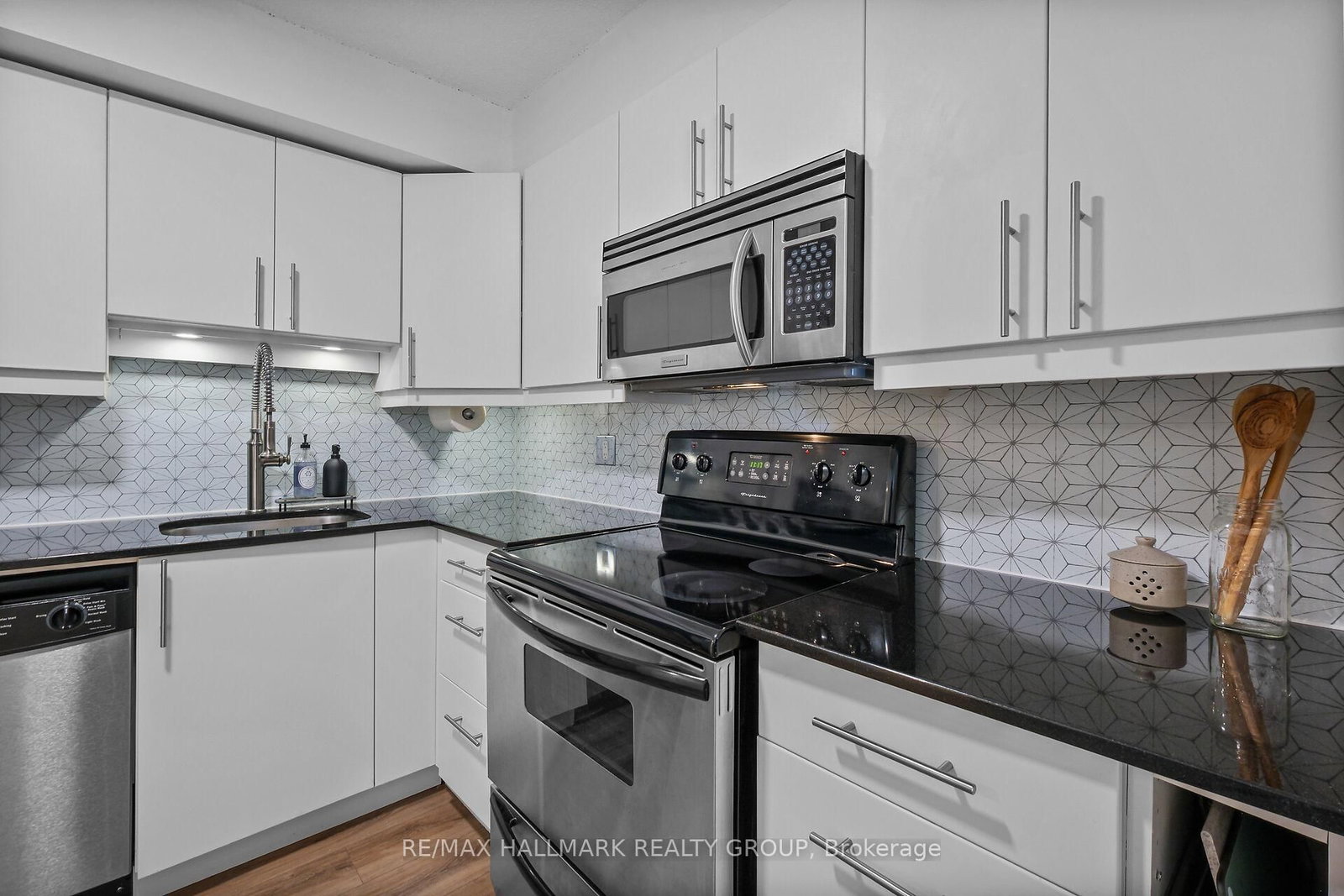 199 Kent Street, Unit 604 - Photo 24