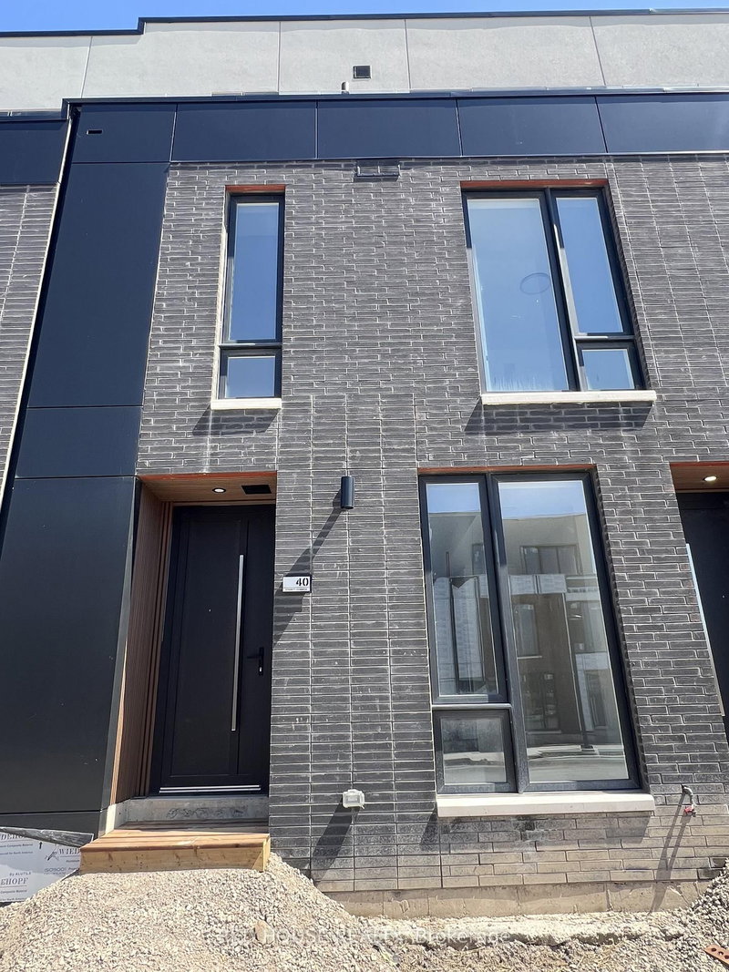 home for lease on 40 Everett Common