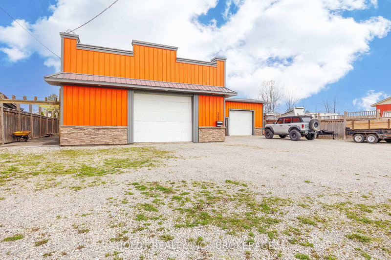353 Dain Ave, Welland, L3B 3E8 | Image 2