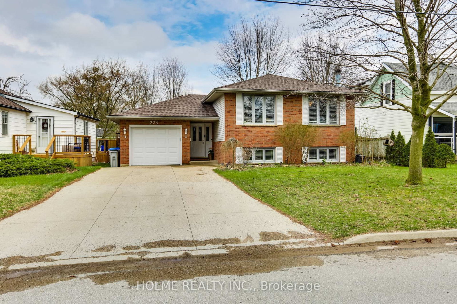 Detached House for sale at 223 Ellor Street, Strathroy-Caradoc, Ontario, N7G 2L2 - SE - MLS: X13034882