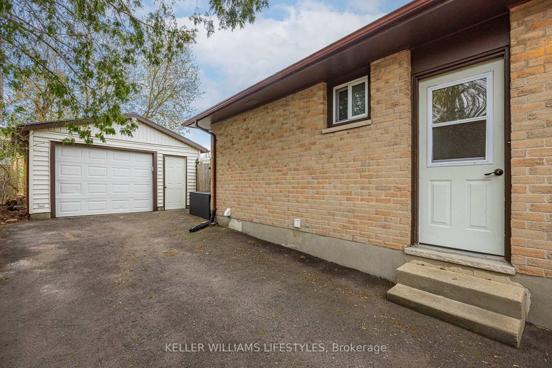 20 Gatewood Cres, London East, N5Y 5A5 | Image 3