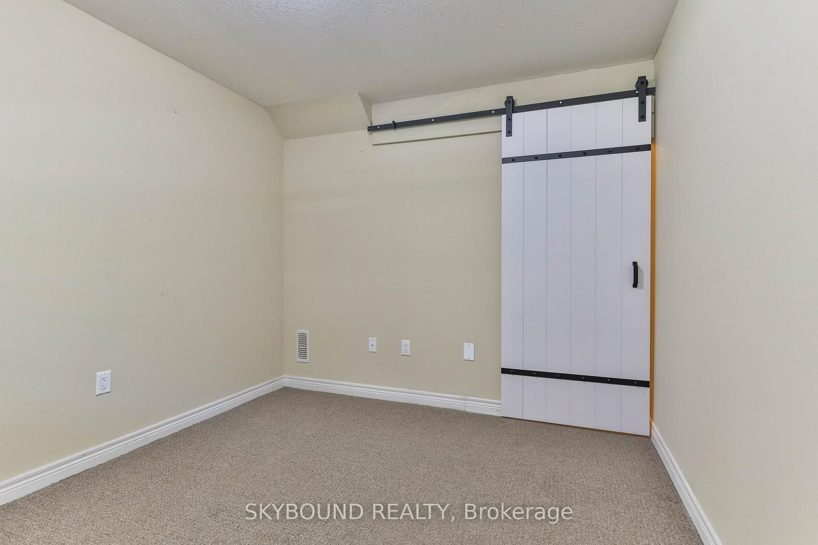 2 Egleston Lane - Photo 4