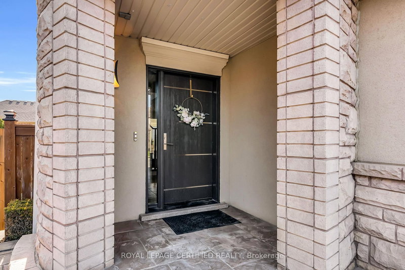 31 Peer Crt, Hamilton, L9K 0C5 | Image 3