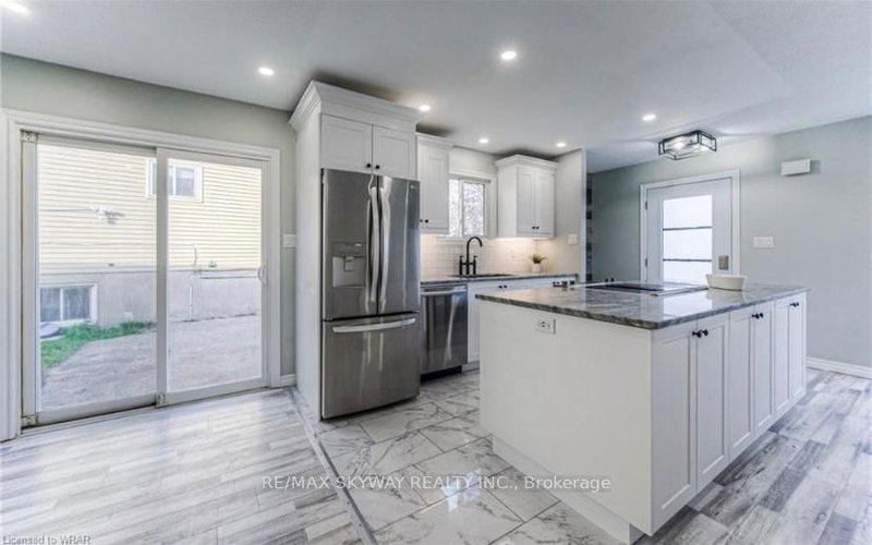 238 B Northlake Dr, Waterloo, N2V 1A9 | Image 2