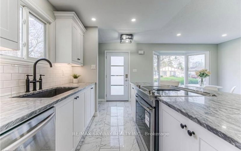 238 B Northlake Dr, Waterloo, N2V 1A9 | Image 3