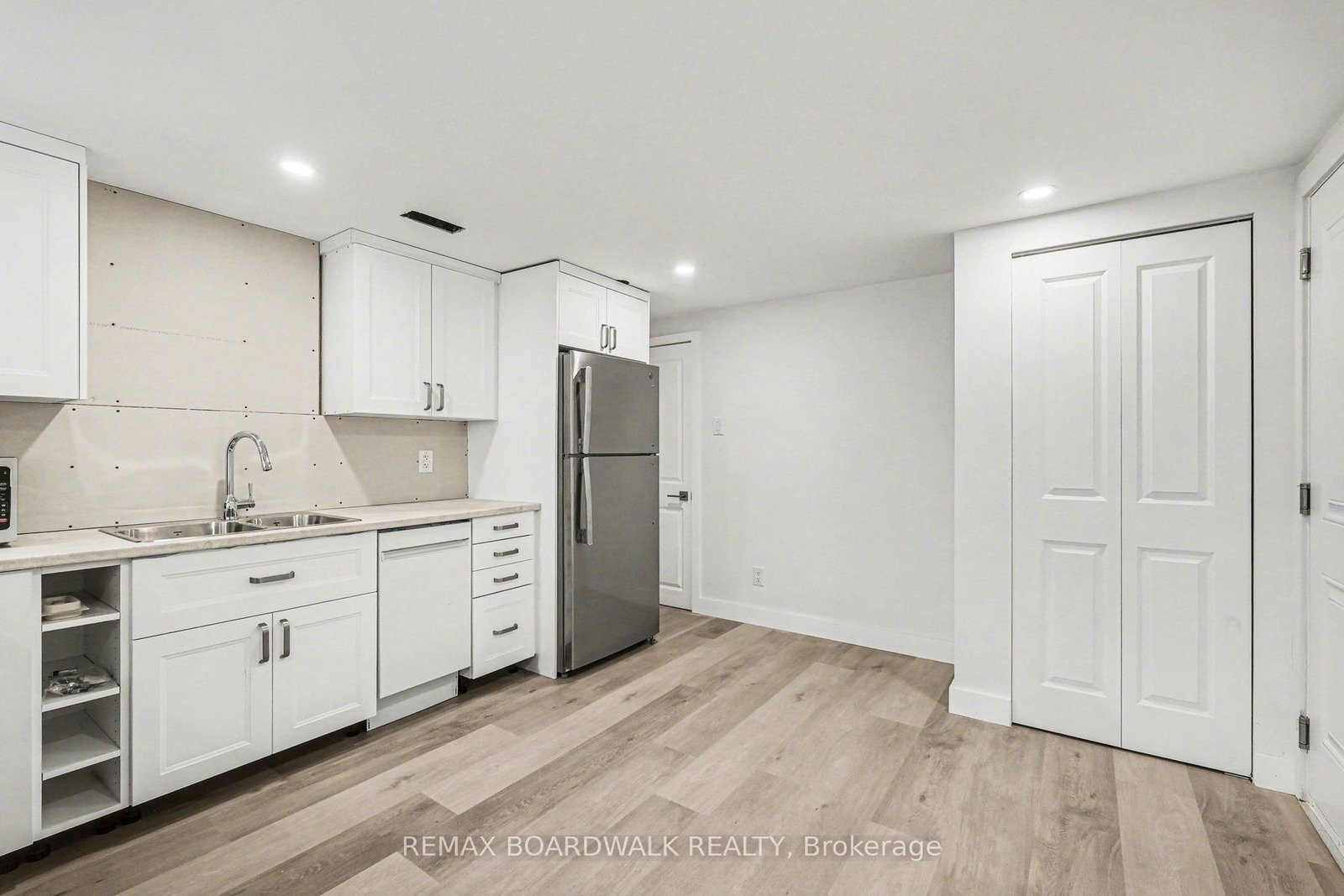 2486 Kaladar Avenue, Unit 3 - Photo 4