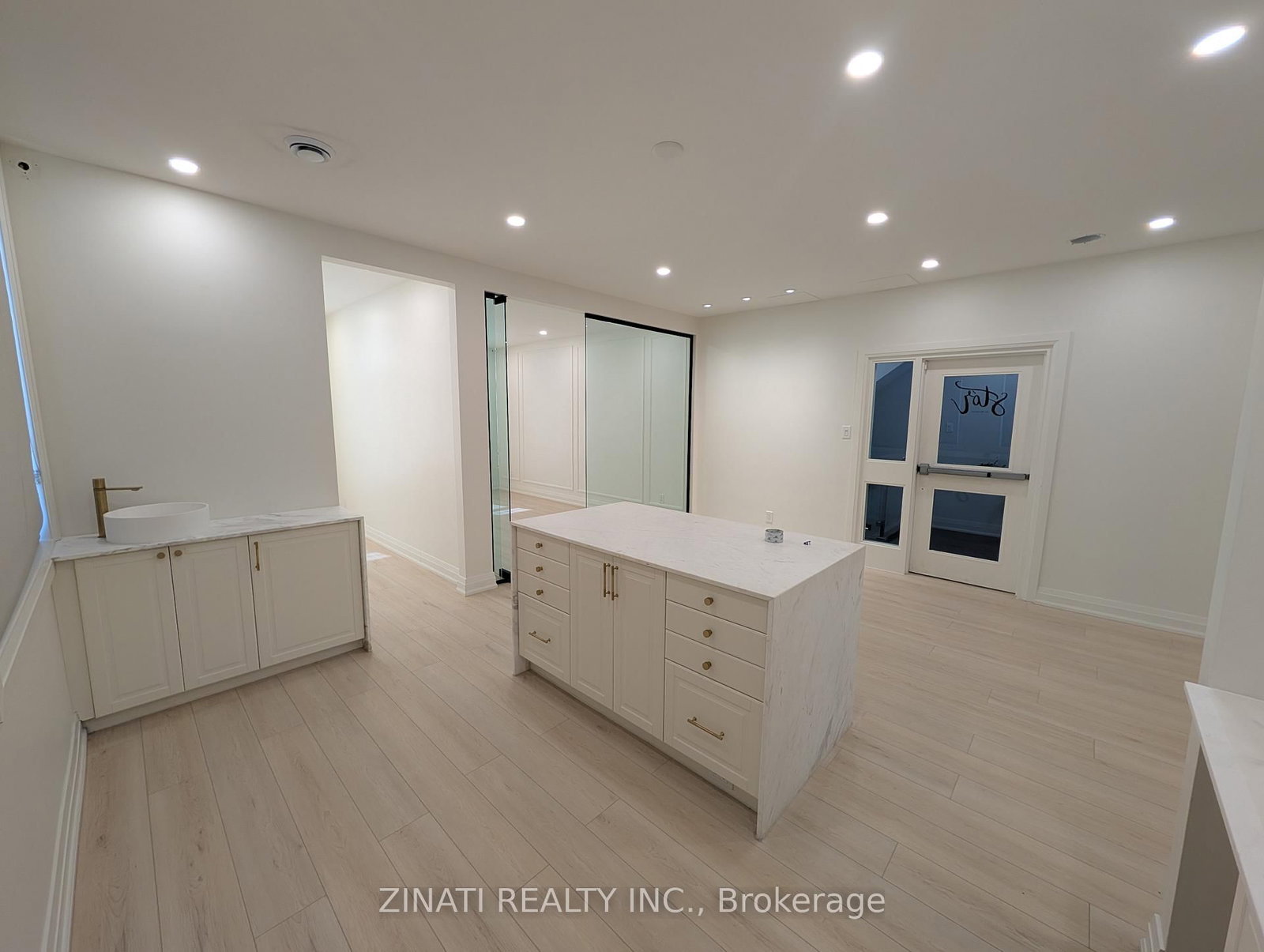 92 Centrepointe Drive, Unit 1 - Photo 16