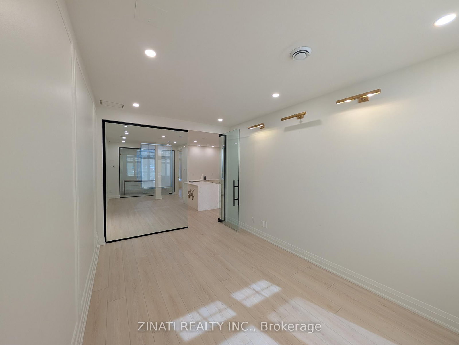 92 Centrepointe Drive, Unit 1 - Photo 8