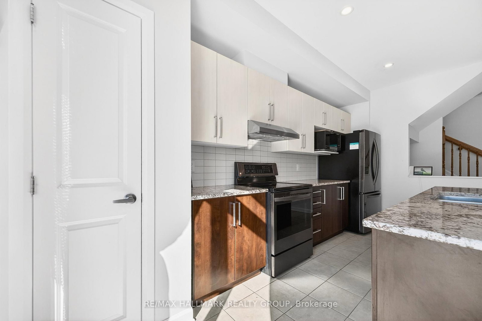 562 Clemency Crescent - Photo 12