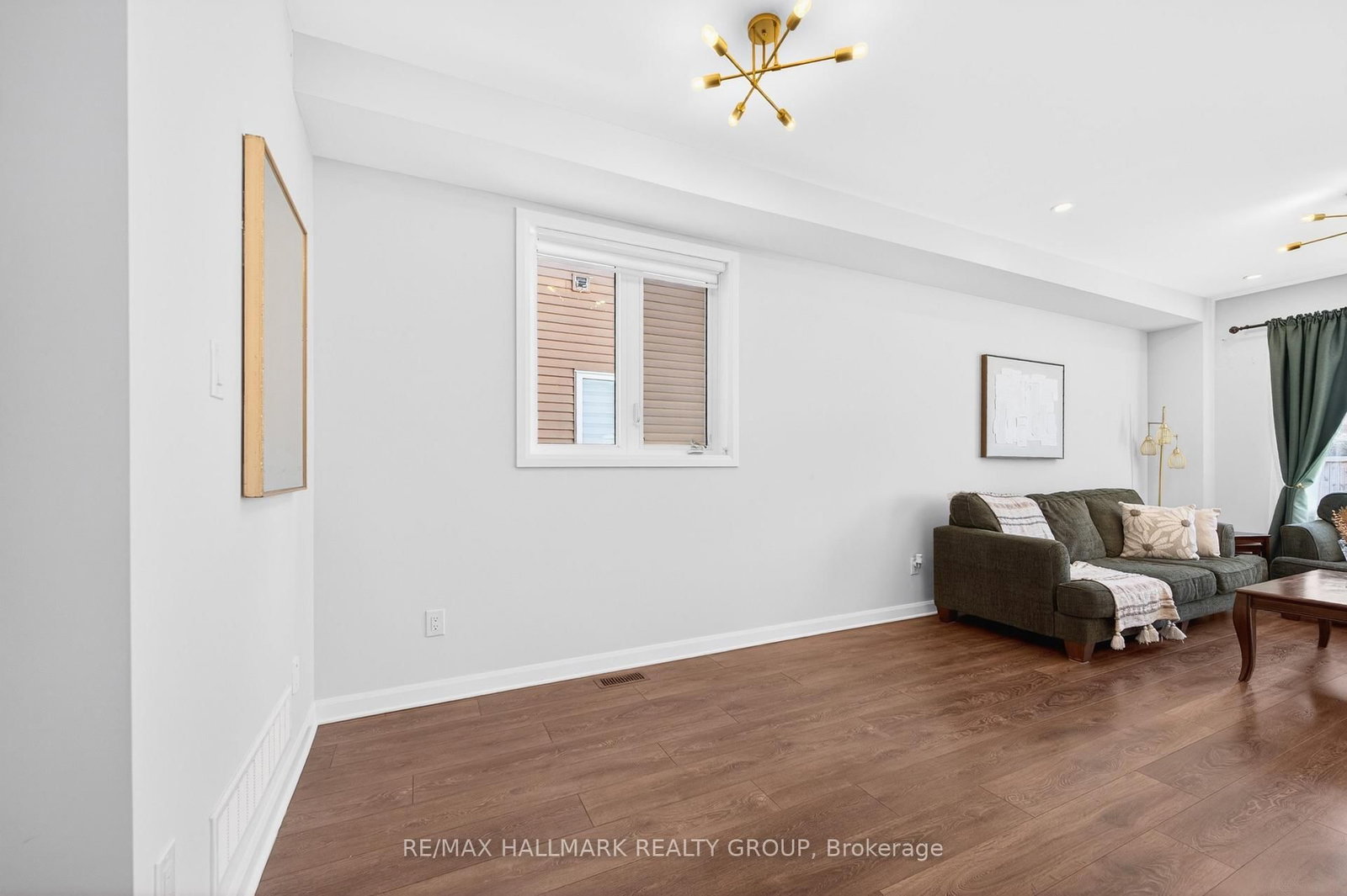 562 Clemency Crescent - Photo 3