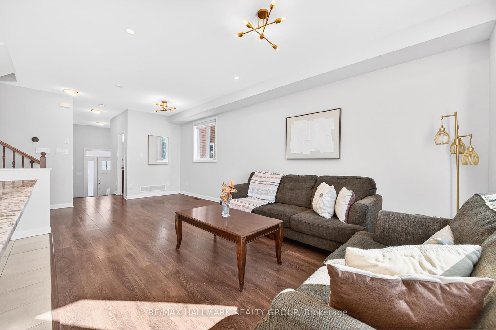 562 Clemency Crescent - Photo 9