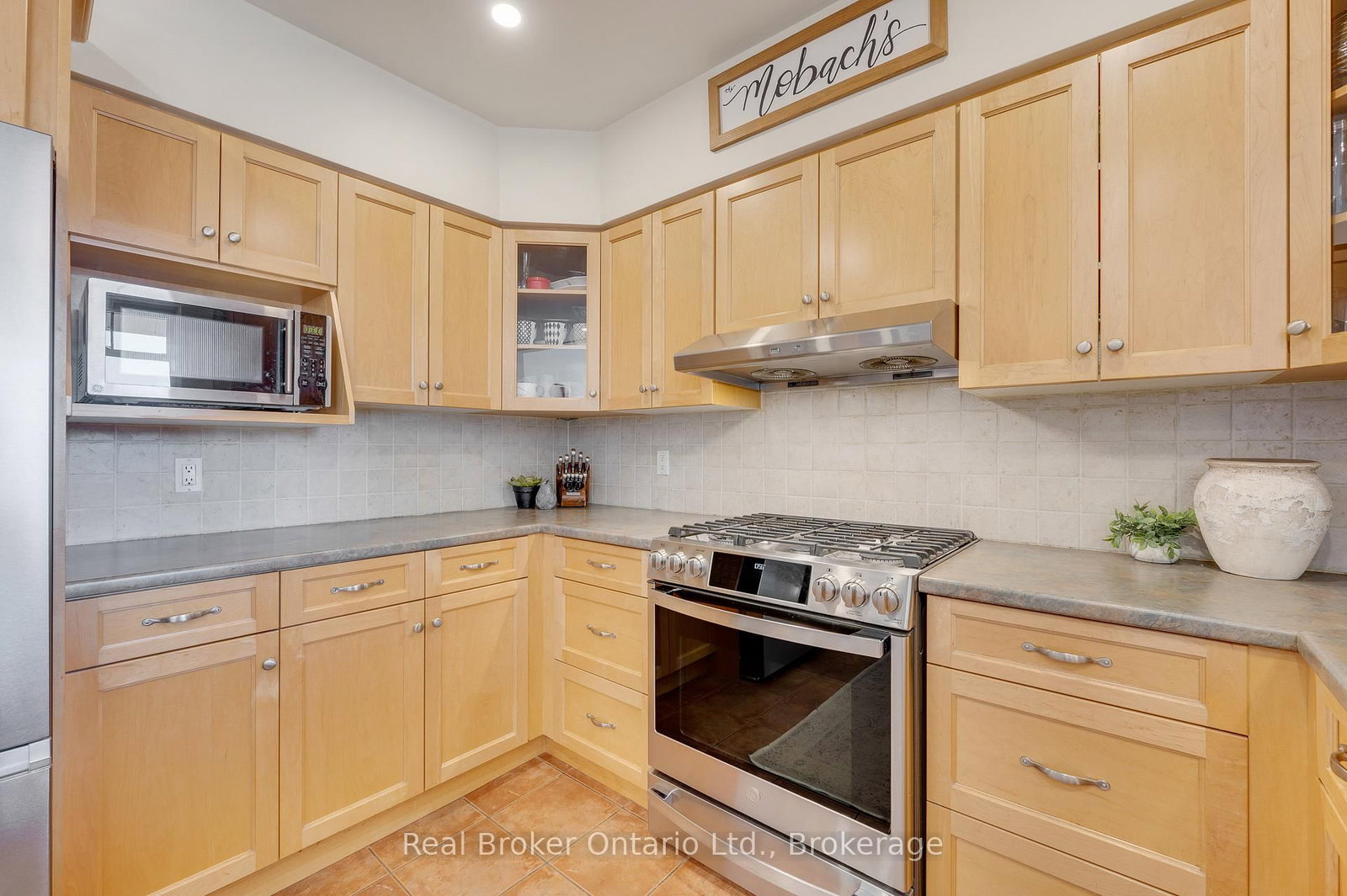 739 Colborne Street - Photo 16