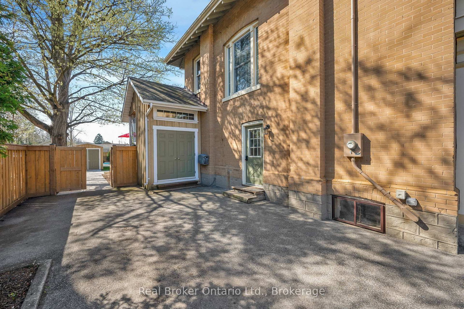 739 Colborne Street - Photo 48