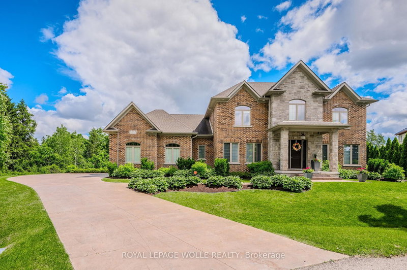 23 Highgrove Crt, Cambridge, N3H 4R8 | Image 2