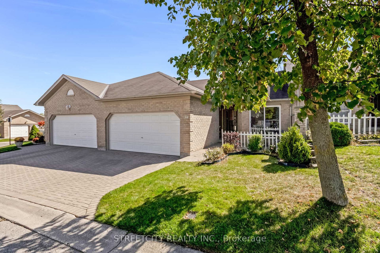 Townhouse for sale at 34-861 Shelborne Street, London South, Ontario, N5Z 5C5 - South J - MLS: X13035336