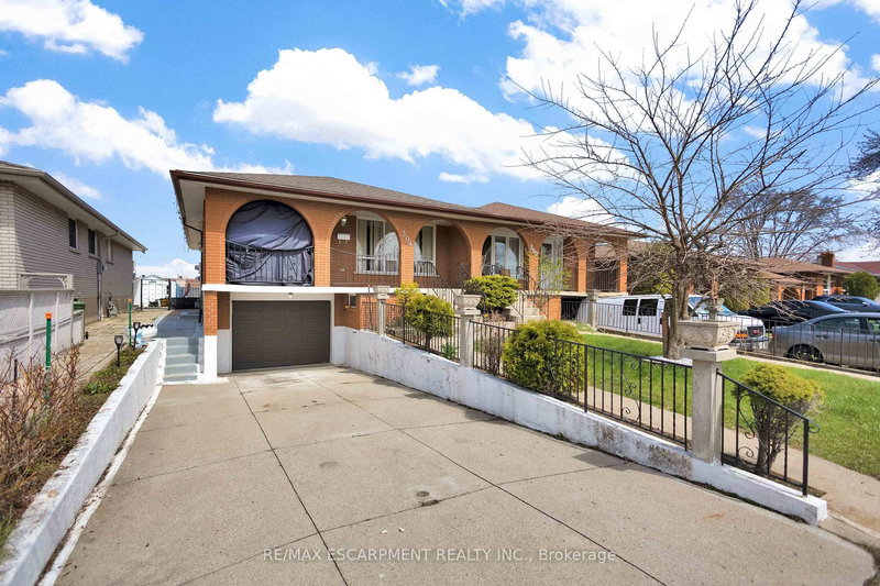 304 Celtic Dr, Hamilton, L8E 3S2 | Image 2