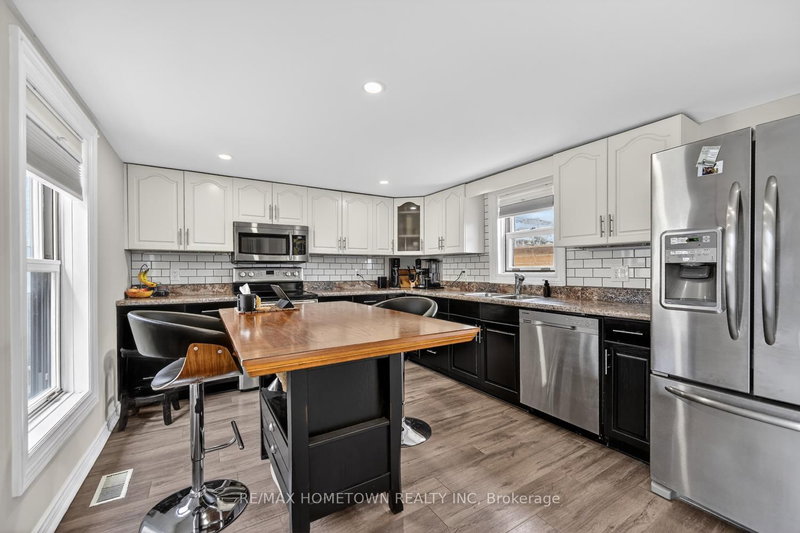 80 Water St E, Brockville, K6V 1A5 | Image 3