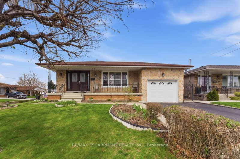 68 Nugent Dr, Hamilton, L8H 2M8 | Image 2