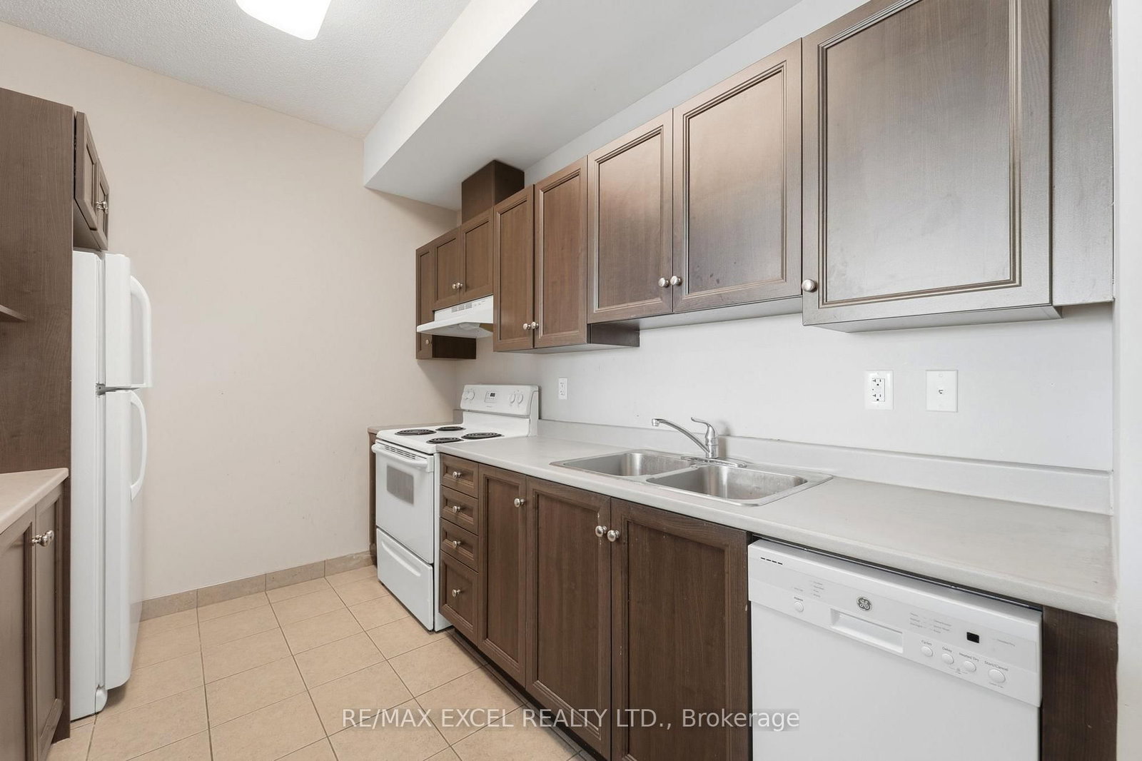 100 ROGER GUINDON Avenue, Unit 605 - Photo 12