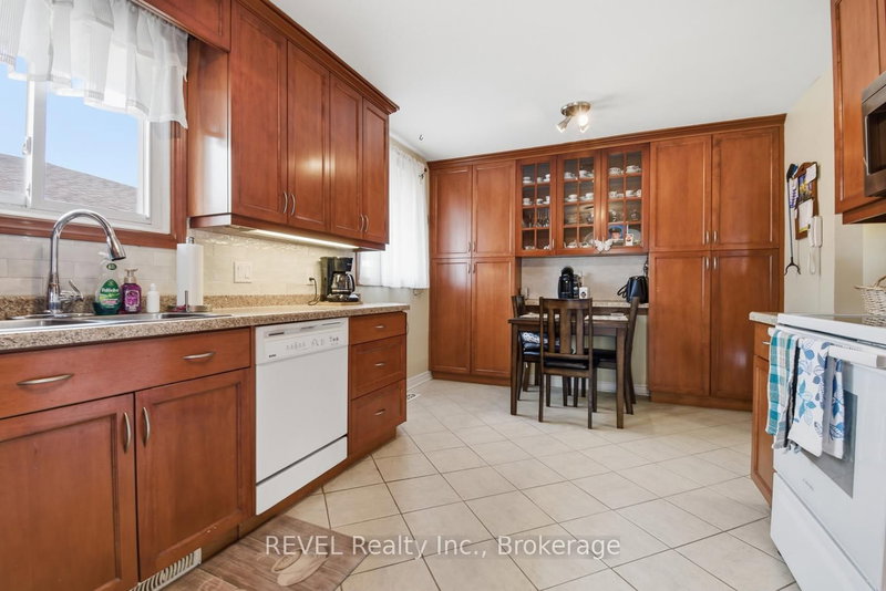 108 Richmond St, Thorold, L2V 3H1 | Image 2