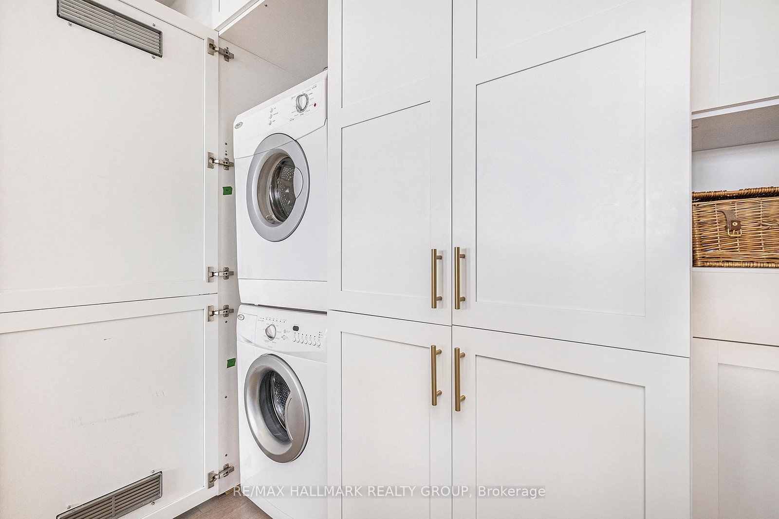 10 Rosemount Avenue, Unit 404 - Photo 13