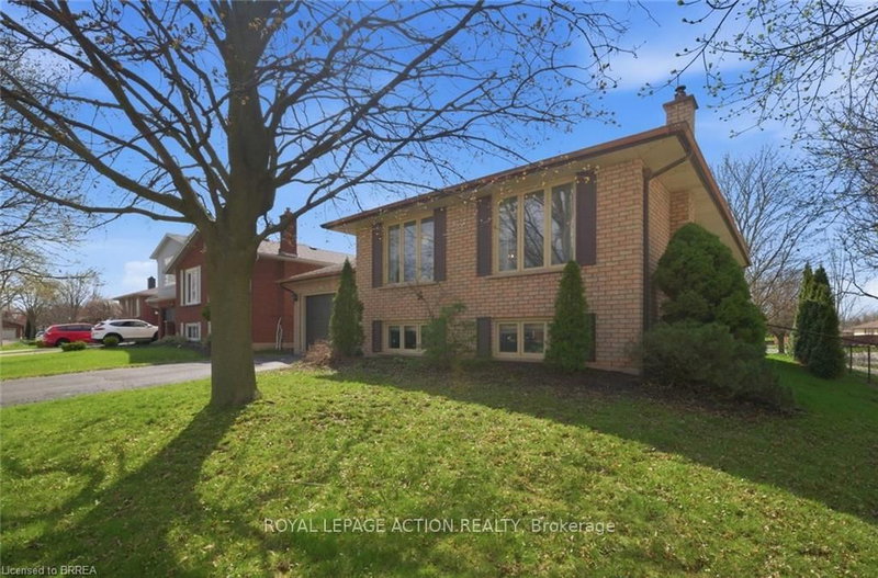 2 Flamboro Crt, Brantford, N3P 1W1 | Image 2