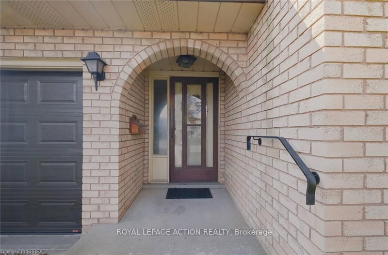 2 Flamboro Crt, Brantford, N3P 1W1 | Image 3