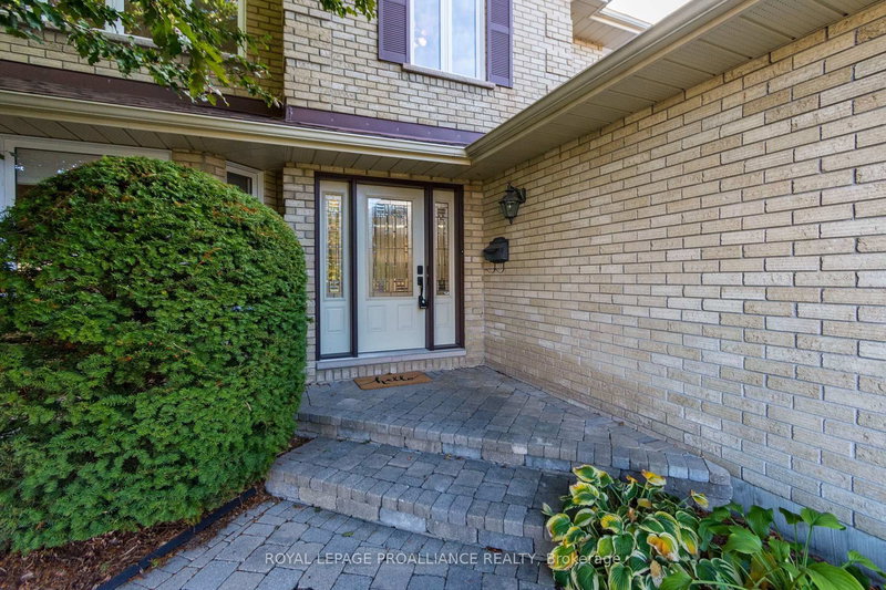 37 Dungannon Dr, Belleville, K8P 5E7 | Image 2