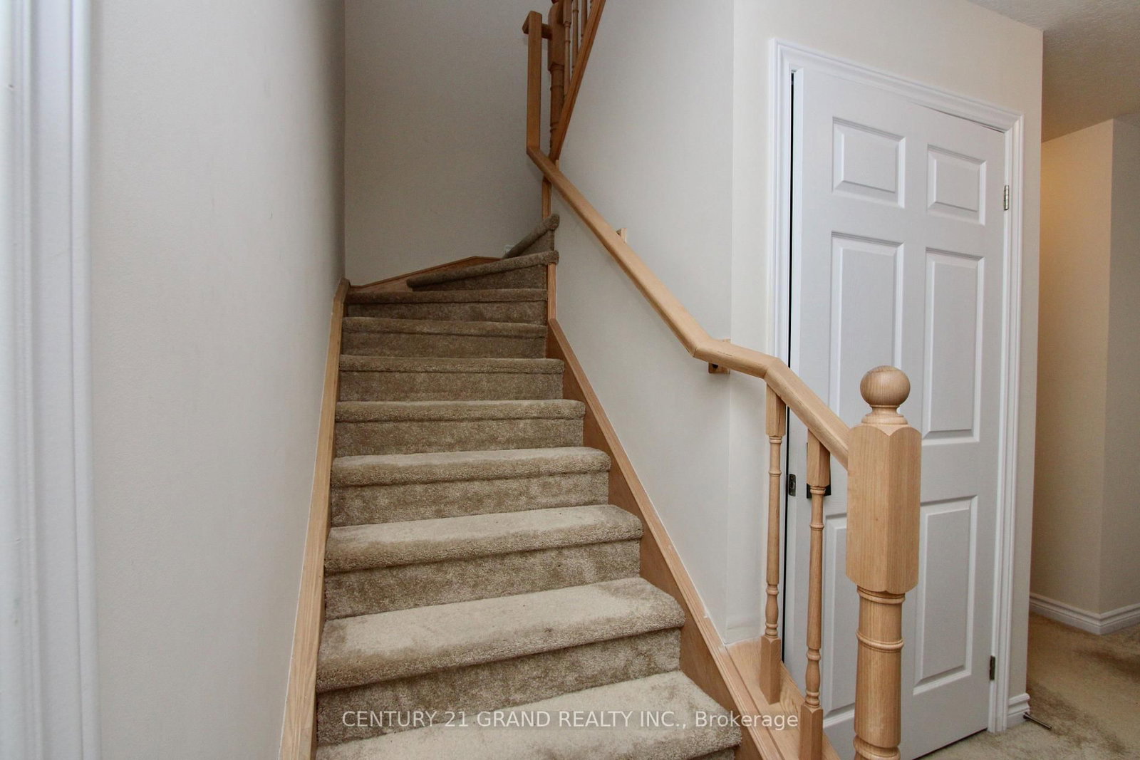 677 Park Road N, Unit 13 - Photo 19