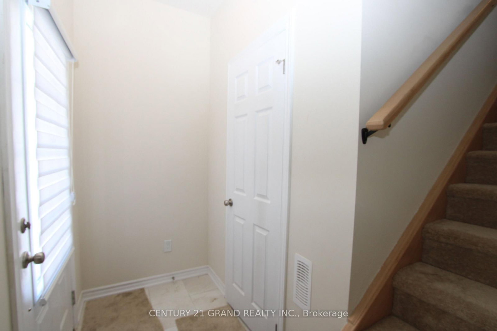 677 Park Road N, Unit 13 - Photo 2