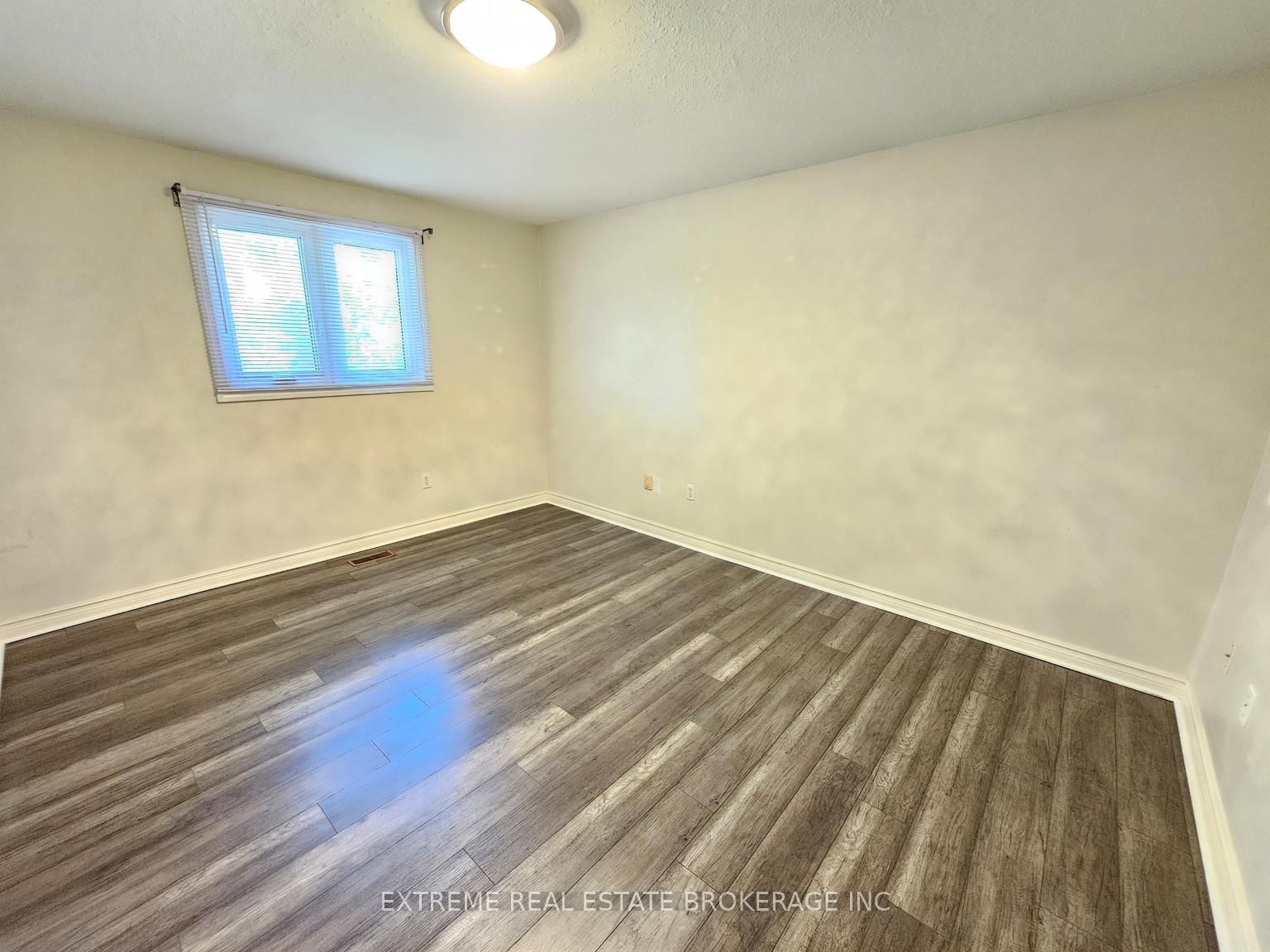 49 Decew Woods Court, Unit Main - Photo 13