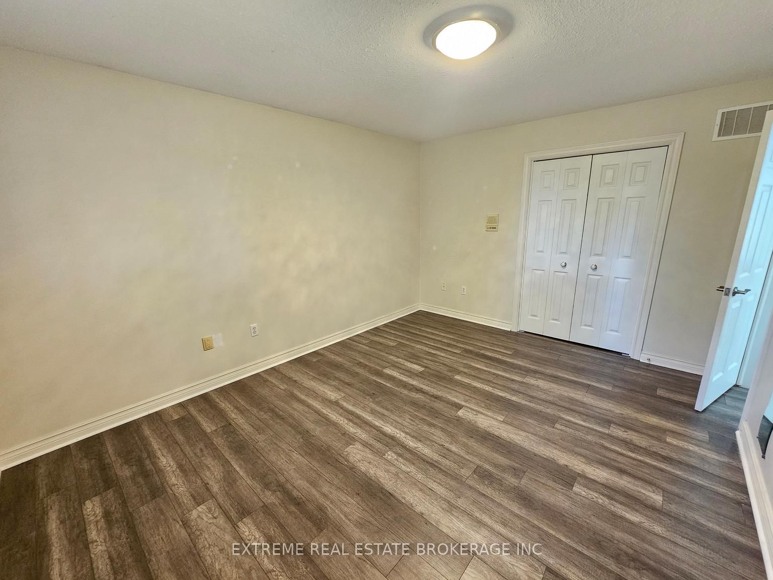 49 Decew Woods Court, Unit Main - Photo 14