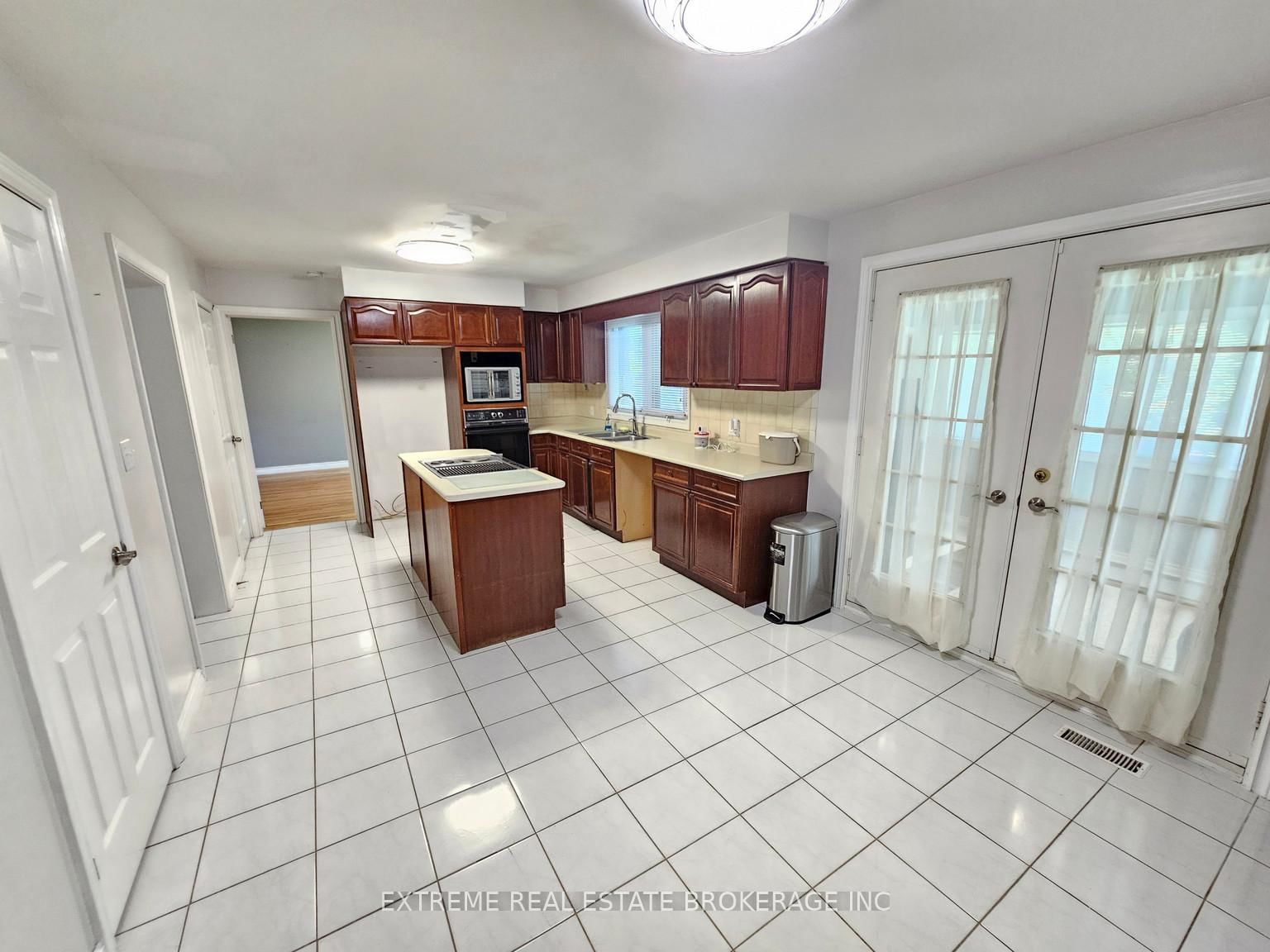 49 Decew Woods Court, Unit Main - Photo 7