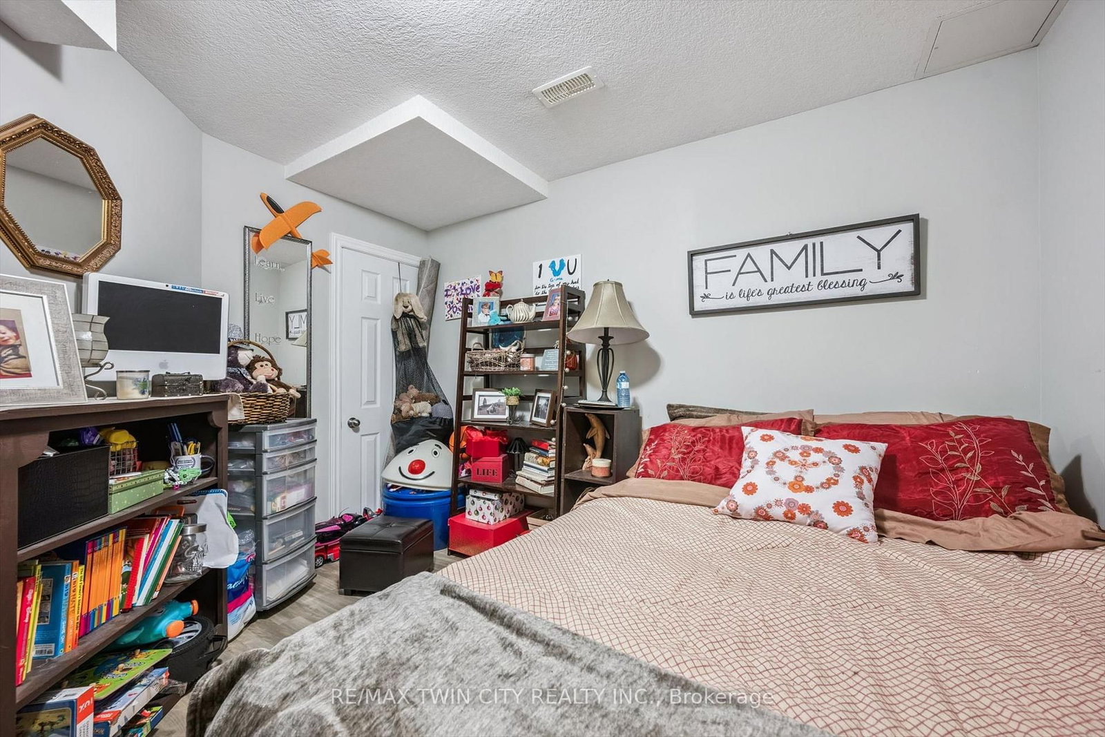 27 Vicmount Drive - Photo 32