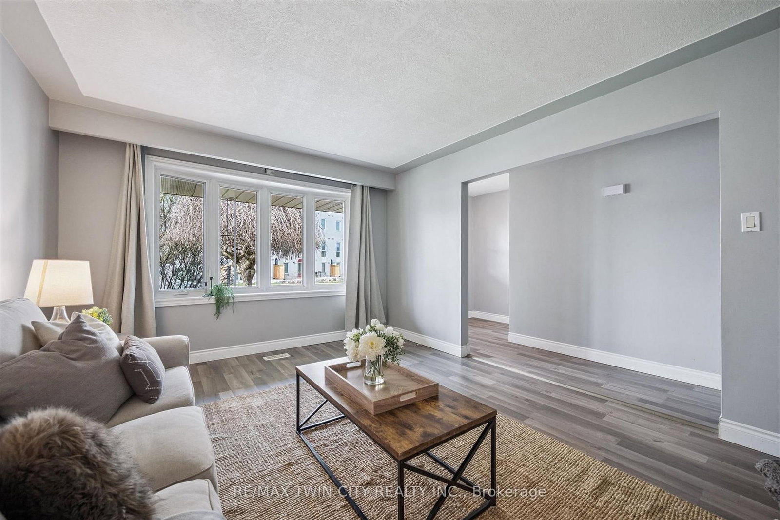 27 Vicmount Drive - Photo 8