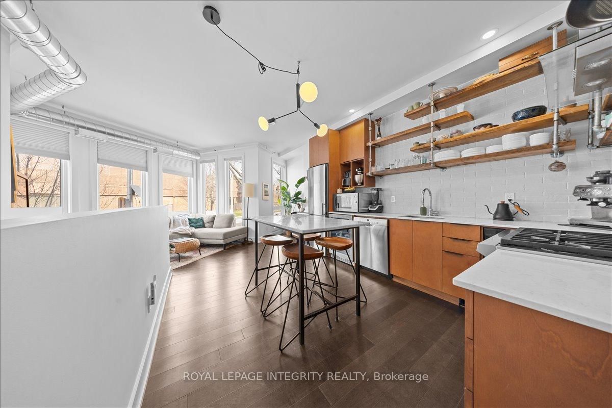 150 Greenfield Avenue, Unit 204 - Photo 4