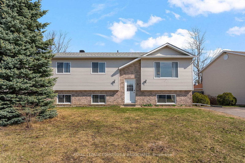 8 Gerald Ave, Petawawa, K8H 2Y3 | Image 3