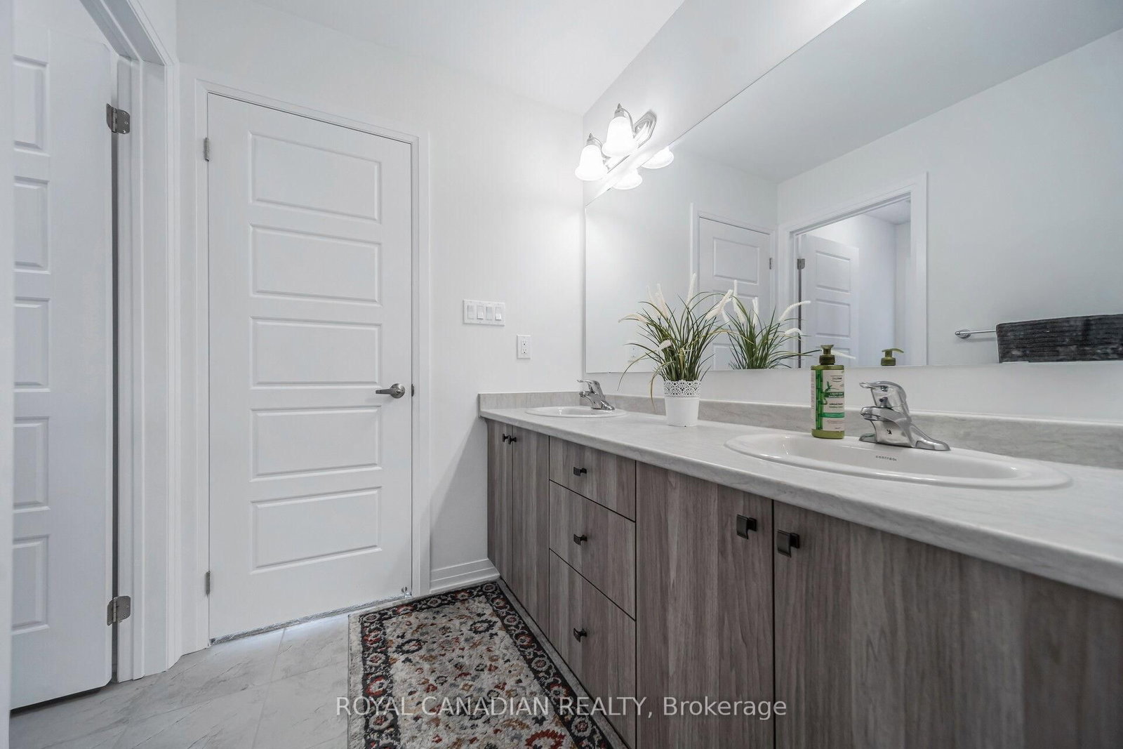 87 Soules Square - Photo 32