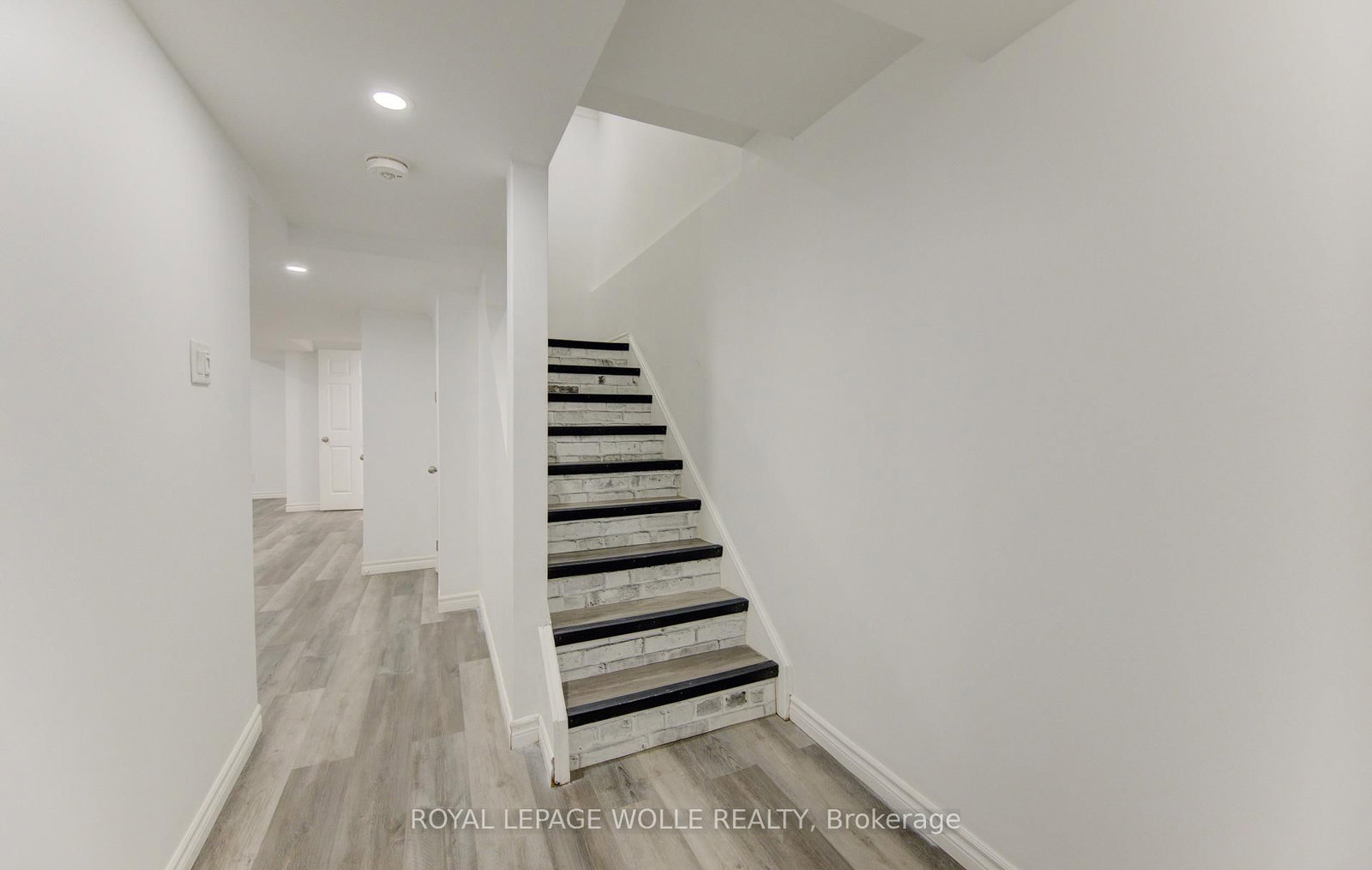 51 Camrose Court - Photo 31