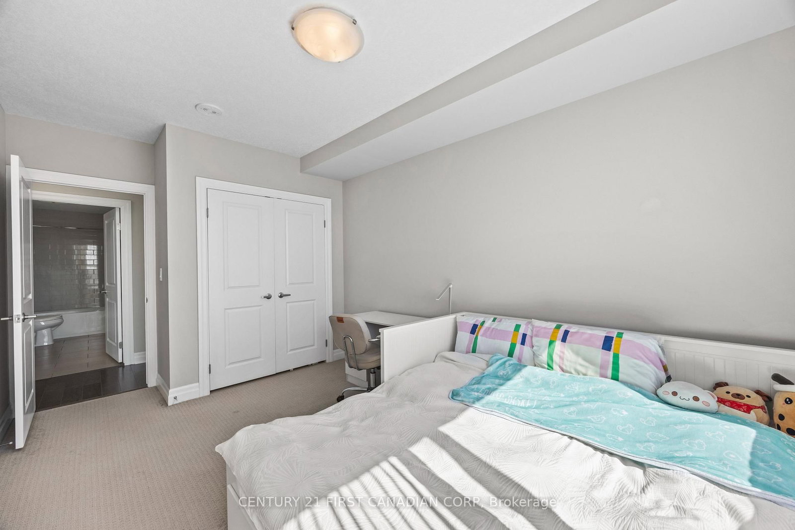 240 Villagewalk Boulevard, Unit 605 - Photo 30