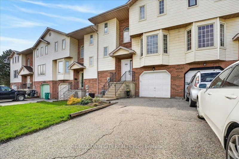 636 Grange Cres, Waterloo, N2T 2L9 | Image 3