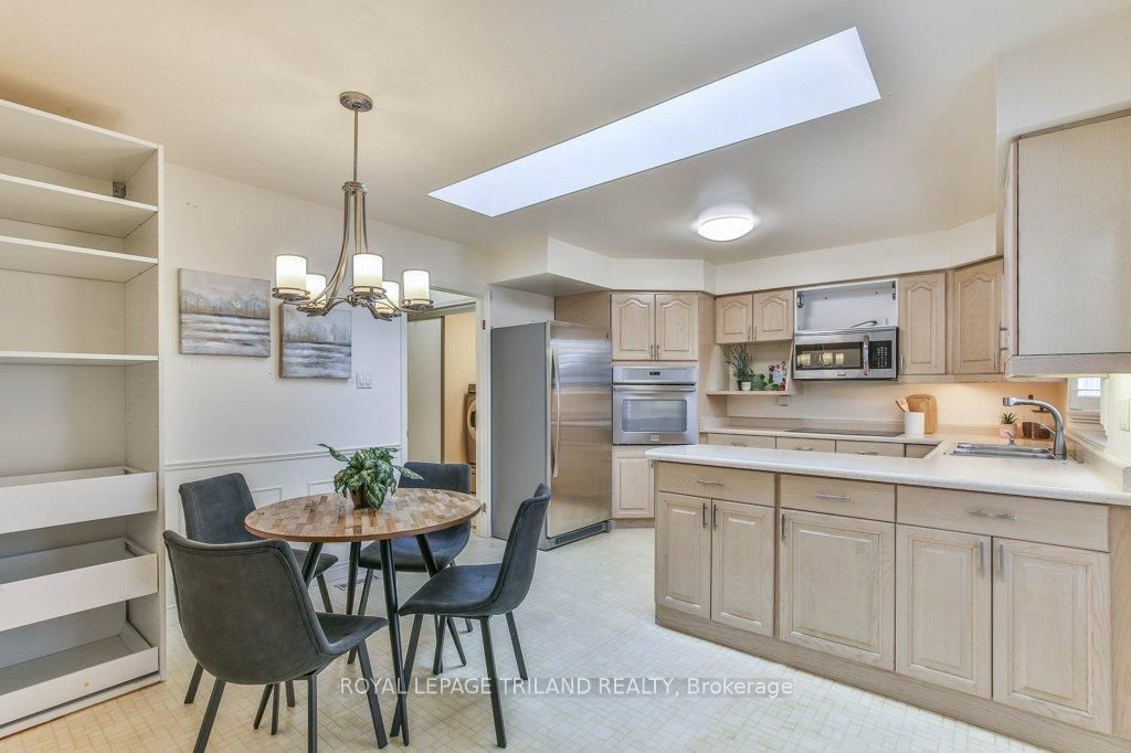 60 ROSECLIFFE Crescent, Unit 8 - Photo 12