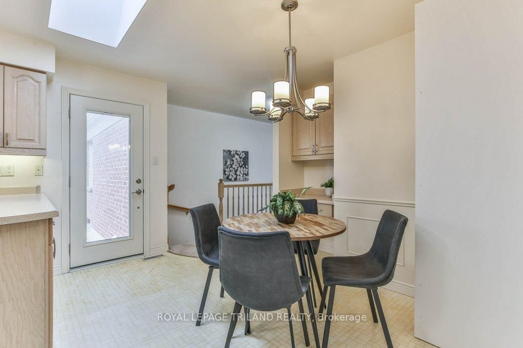 60 ROSECLIFFE Crescent, Unit 8 - Photo 15