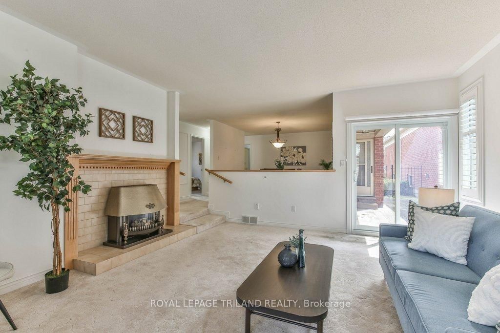 60 ROSECLIFFE Crescent, Unit 8 - Photo 18