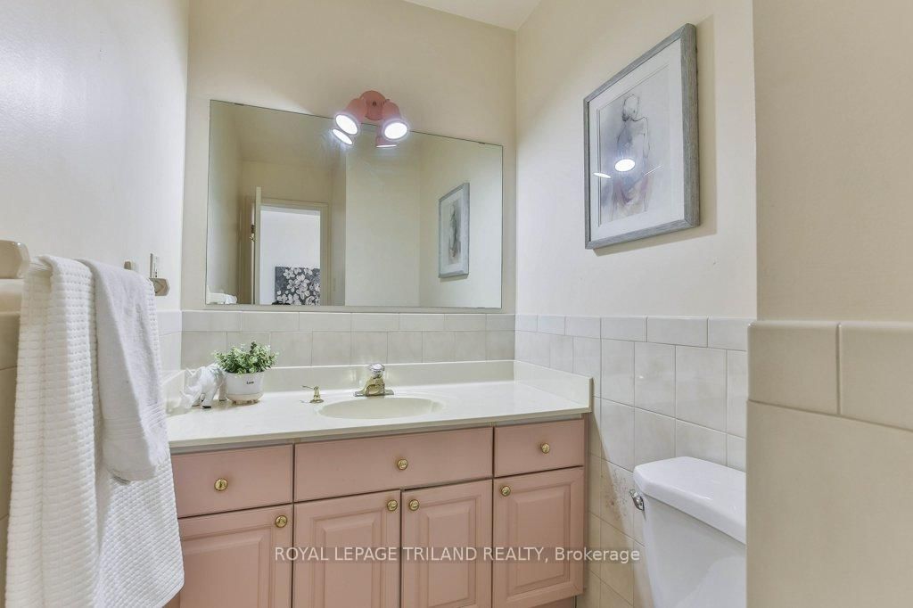 60 ROSECLIFFE Crescent, Unit 8 - Photo 22